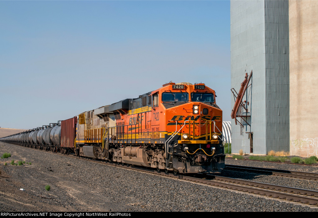 BNSF 7420